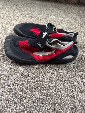 Newtz Little Kids Size 13/1 Red and Black Water Shoes GUC